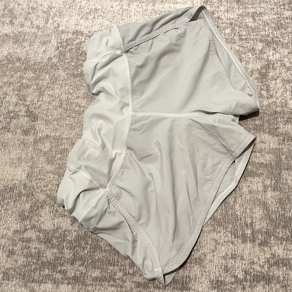 size 6 white speed up lululemon shorts!!